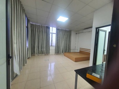 Cho thuê nhà mặt phố giải phóng  ngay bến xe giáp bát , 400m  3 tầng kd bất chấp 4