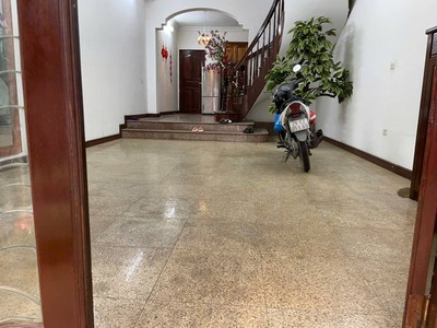 Cho thuê nhà trần khát chân kinh doanh tốt, 4 tầng x 80m2, 5 pn, 25 triệu vào ngay 1