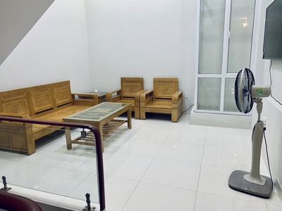 Cho thuê nhà phố Văn Cao, DT: 55m2, 4 phòng ngủ. 2