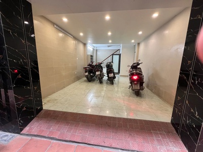 Bán nhà quan nhân 31m2. 7 tầng. mặt tiền 3.9m. giá 8.2 tỷ cầu giấy hà nội 1