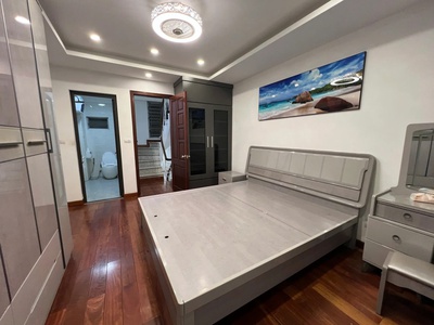 Bán nhà quan nhân 31m2. 7 tầng. mặt tiền 3.9m. giá 8.2 tỷ cầu giấy hà nội 3
