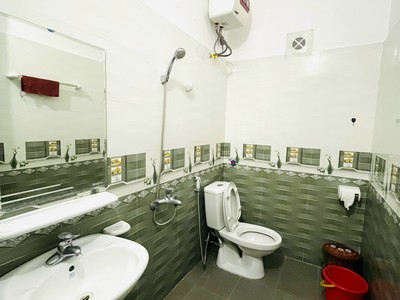 Cho thuê nhà phố Văn Cao, DT: 55m2, 4 phòng ngủ. 1