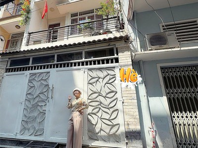 Vị trí mặt bằng kinh doanh đa ngành - chủ cần bán nhà mặt tiền hẻm xe hơi đâu cửa đường lê thị 0