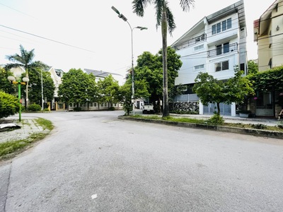 Biệt thự đẹp   đất lành sinh lộc   giữ tiền an toàn   hàng cực hiếm vạn phúc 1