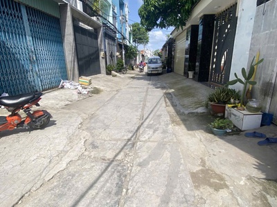 Bán nhà  đ số 6 gần trường học hoàng văn thụ 60m2 ,4 tầng hẻm 6m thông 5 tỷ 1 0