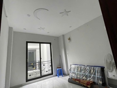 Bây giờ tìm đâu ở trung tâm thị trấn chúc sơn căn nhà 4 tầng mà giá chỉ 3tỉ250tr. 4
