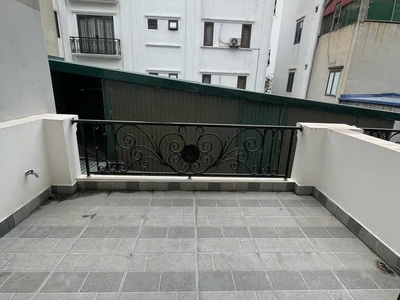 Nhà mới kính koong ngọc trì thạch bàn 39m2 x 5 tầng 6.15 tỷ long biên. 1