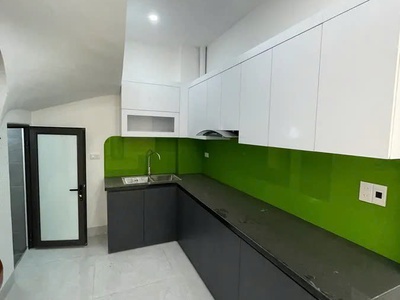 Nhà mới kính koong ngọc trì thạch bàn 39m2 x 5 tầng 6.15 tỷ long biên. 2