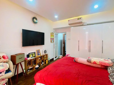 Nhà mt 4 tầng đúc, dòng tiền n.400 triệu, ở /kd đỉnh, lk đường lạc long quân 1