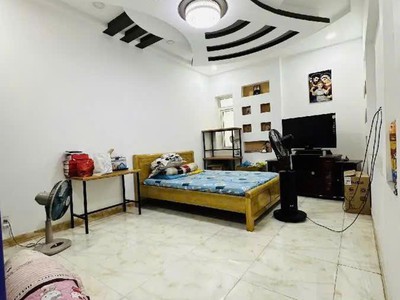 Nhà mt 4 tầng đúc, dòng tiền n.400 triệu, ở /kd đỉnh, lk đường lạc long quân 3