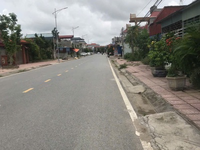 Bán đất tặng nhà   nằm trên trục đường đi khu đô thị vinhomes - vị trí kinh doanh cực đẹp - giá tốt 2