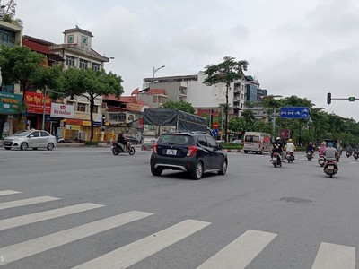 Bán đất ngọc thụy - vị trí đắc địa trung tâm  diện tích: 176m   mặt tiền: 7.6m   hậu: 1