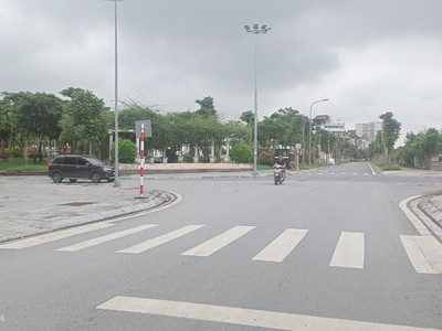 Bán đất lý sơn - ngọc thụy, view triệu đô  diện tích: 56m   ô tô 7 chỗ vào tận nhà   đường 1