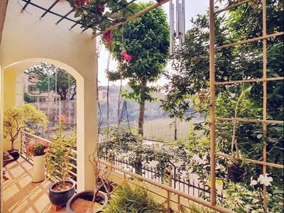 Biệt thự mặt tiền tương lai, xe hơi ngủ nhà, khu vip quận 10, chủ nhà nghệ sĩ ưu tú danh tiếng, vị 2