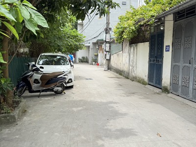 Bán mảnh đất phố Dương Văn Bé 135m Mặt tiền 8m. Gần phố, phù hợp xây CCMN hoặc nhà ở 0