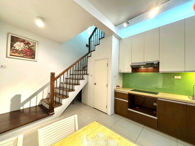 HIẾM CÓ, Bán Nhà Ngõ 12 Bồ Đề, Long Biên, 32m2, MT4m, 5 Tầng, Phân Lô, Ô Tô, 3