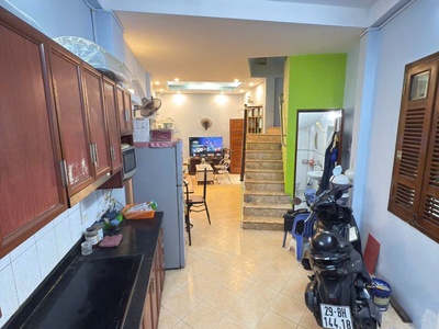 Cần bán nhà 40m x 3 tầng giá 8ty150 cực ngon giá tốt ngõ 296 minh khai, hbt 0