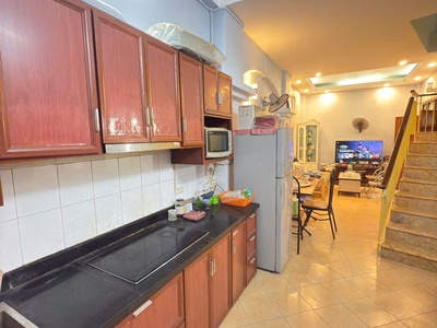 Cần bán nhà 40m x 3 tầng giá 8ty150 cực ngon giá tốt ngõ 296 minh khai, hbt 1