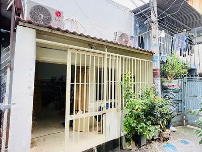 Cmt8   tân bình   64m    hẻm 3m   giá tốt chỉ 6.2 tỷ. 0