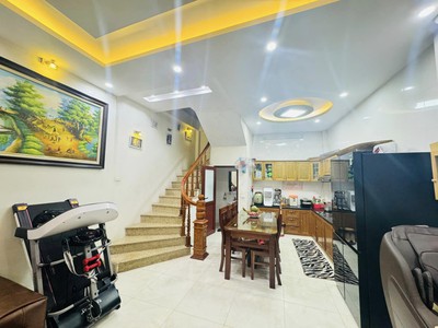 Bán nhà ngọc khánh 38m 5 tầng mặt tiền 4m 8.5 tỷ 0