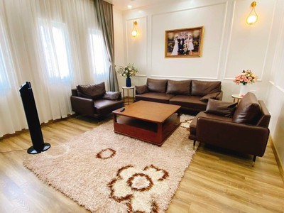 Bán nhà ngọc khánh 38m 5 tầng mặt tiền 4m 8.5 tỷ 2