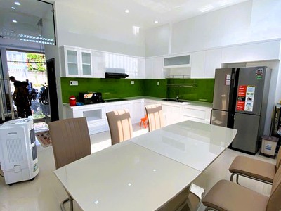 Cho thuê nhà mặt tiền 1 trệt 3 lầu phường trường thọ, tiện kinh doanh 0