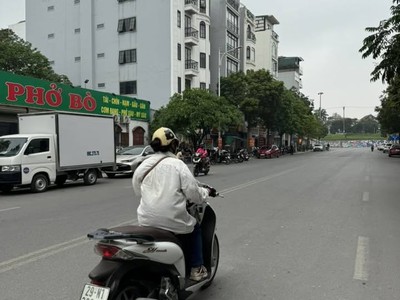 Bác hưng quân đội b.á.n nhà ngọc thụy- long biên - 7 tỷ -40m - 5 tầng - ô tô đỗ cửa- gần việt pháp. 0