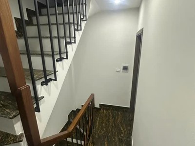 Nhà mới ở luôn phố ngọc trì 37m2  5 tầng mặt 5m,7.05 tỷ long biên. 4