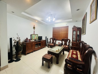 Phân lô - vỉa hè, ô tô tránh đỗ - nhà 2 thoáng có giếng trời, có thể lắp thang máy - kd, làm 4