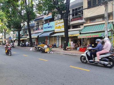 Hiếm-cho thuê nhà mặt tiền chợ hiệp tân 64m  ,2 lầu st - gần chung cư 1