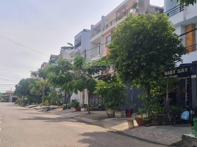 Bán nhà mặt tiền kdc bình hưng - 3 tầng 4 24m - gần bx quận 8 - nhỉnh 8 tỷ- có dòng tiền cho thuê 0