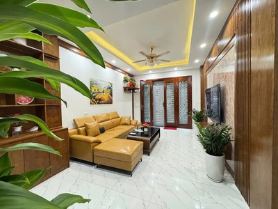 Nhà mới 7 tầng thang máy trần cung   gần phố - giá 10 tỷ 8 0