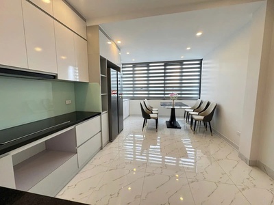 Nhà mới 7 tầng thang máy trần cung   gần phố - giá 10 tỷ 8 2