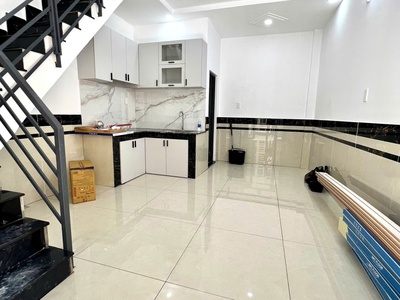 Bán nhà đường trương thị hoa  quận 12 giá 2.3 tỷ tl 2pn , 2 wc hẻm xe hơi 2