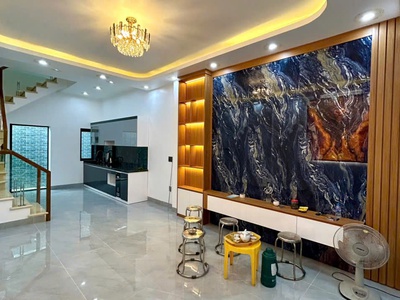 Nhà 4 tầng, ô tô đi lại thoải mái cách đường Hồ Sen 50 m 1