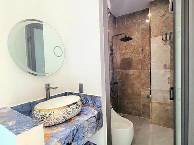 Nhà 4 tầng, ô tô đi lại thoải mái cách đường Hồ Sen 50 m 4