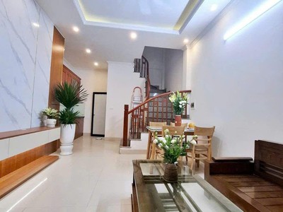 Cổ linh - đối diện aeon mall - nhà cực thoáng - chỉ 6.4 t.ỷ 0