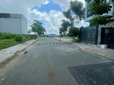 Nhà đẹp 1 trệt 3 lầu chỉ 2 tỷ trong KDC cát tường phú sinh đức hòa long an 1