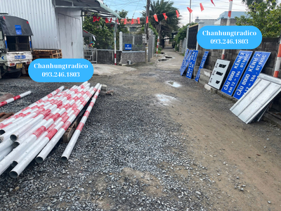 Sản xuất và cung cấp biển báo giao thông phản quang và trụ 9