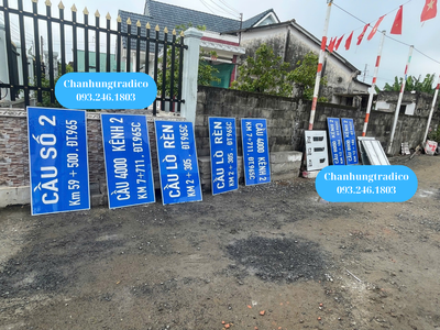 Sản xuất và cung cấp biển báo giao thông phản quang và trụ 8