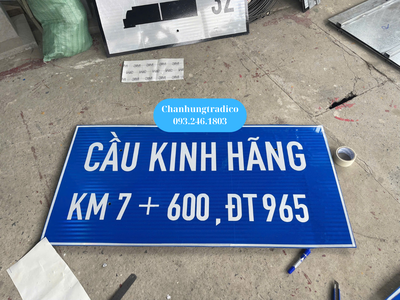 Sản xuất và cung cấp biển báo giao thông phản quang và trụ 5