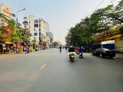 Mặt đường Trần Nguyên Hãn - 187m2 - ngang 8,7m - nhiều tầng - vỉa hè rộng - giá cực tốt 29 tỷ 0
