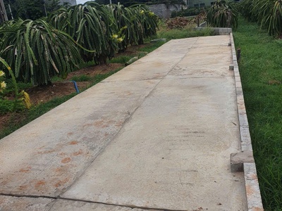 Ông a kẹt tiền , cần bán gấp lô đất ctln mặt tiền đường bê tông khu vực hàm kiệm 1 0