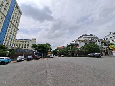 Nhà hoàng như tiếp 21 tỷ 75m ô tô gara thang máy,ngõ thông,long biên 0