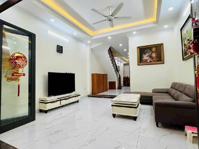 Nhà hoàng như tiếp 21 tỷ 75m ô tô gara thang máy,ngõ thông,long biên 4