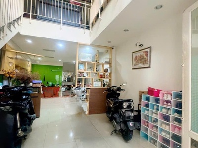 Trung tâm tân bình   4 tầng btct   ngang 4.3m vuông   5pn   sổ đẹp   chỉ 8 tỷ tl. 0