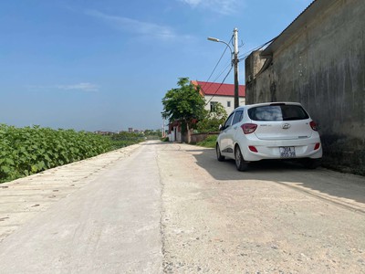 Cc em quang bán 4 lô bìa làng tt quang minh,giá f0 đầu tư,lh e quang xem đất 1