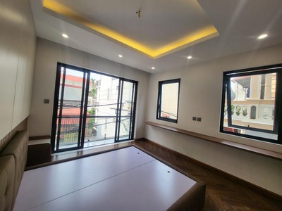 Mặt ngõ oto tránh -lô góc- kinh doanh - nhà mới thang máy - oto vào nhà 2