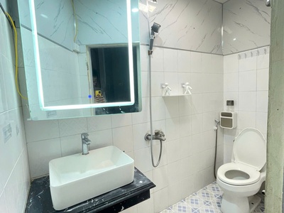 Cho thuê căn hộ tập thể ngõ nguyễn chí thanh,  33m2x2 tầngx2 ngủ.1 wc, 7 triệu/tháng. 2