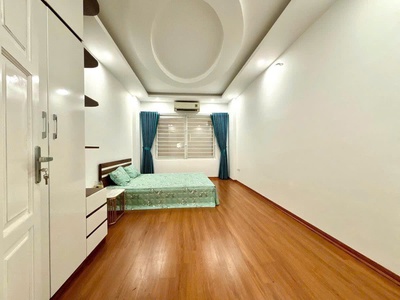 Phố trần quốc vượng - ngõ nông rộng - dt 30m2 5 tầng mặt tiền 3.6m giá 7.6 tỷ 0